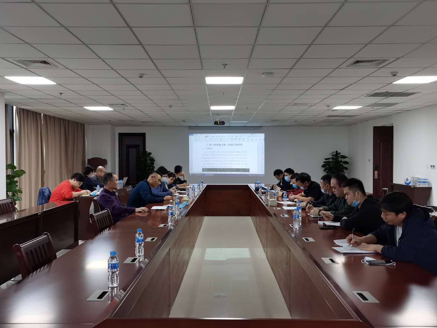 图为：推进会会议现场.jpg